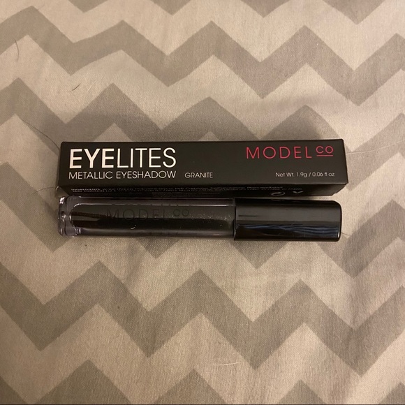 Model Co Bundle - Picture 4 of 16